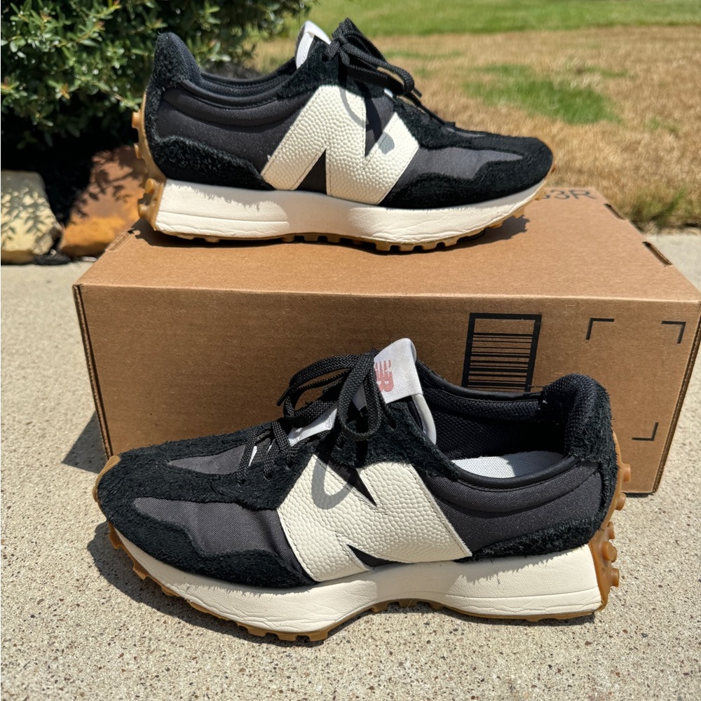 New Balance 327 black suede+ gum sole W 8